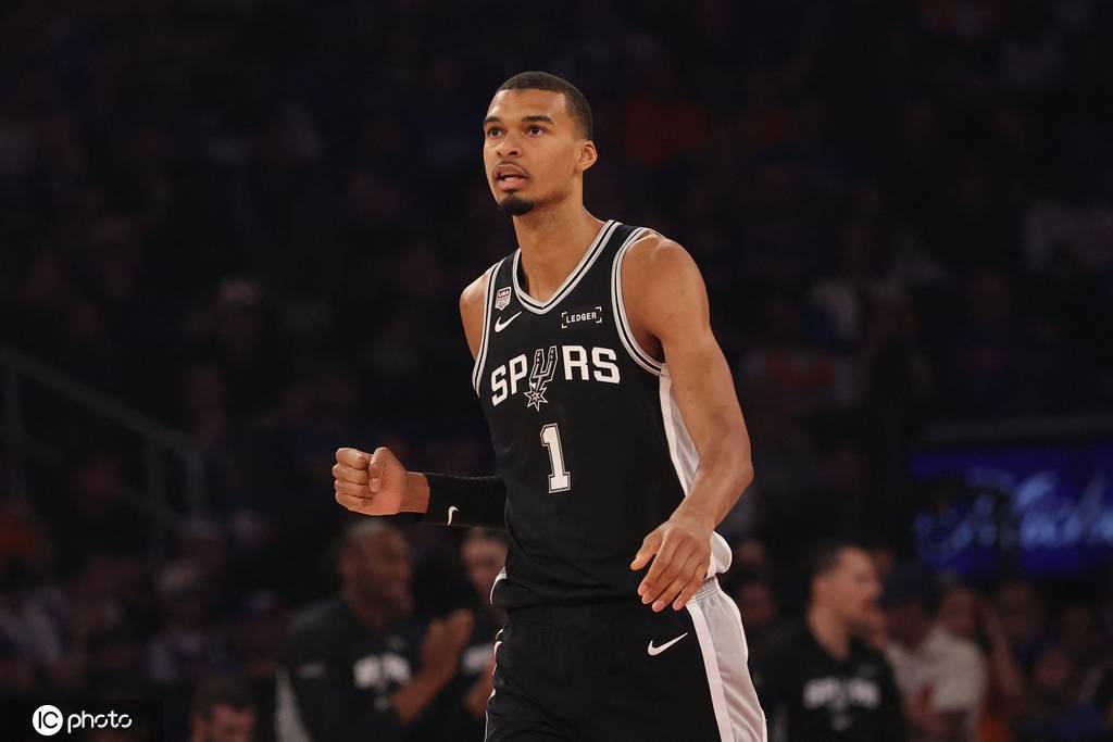 追加处罚?NBA将审查文班对布伦森的犯规动作